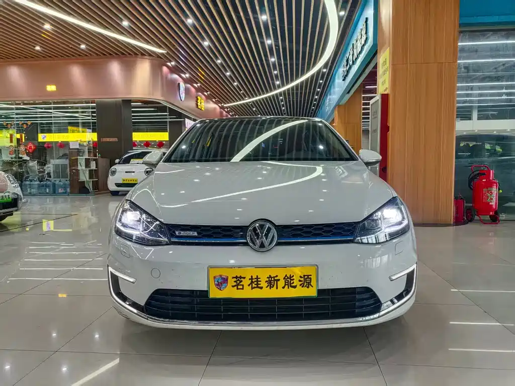 Volkswagen Golf EV — фото 2