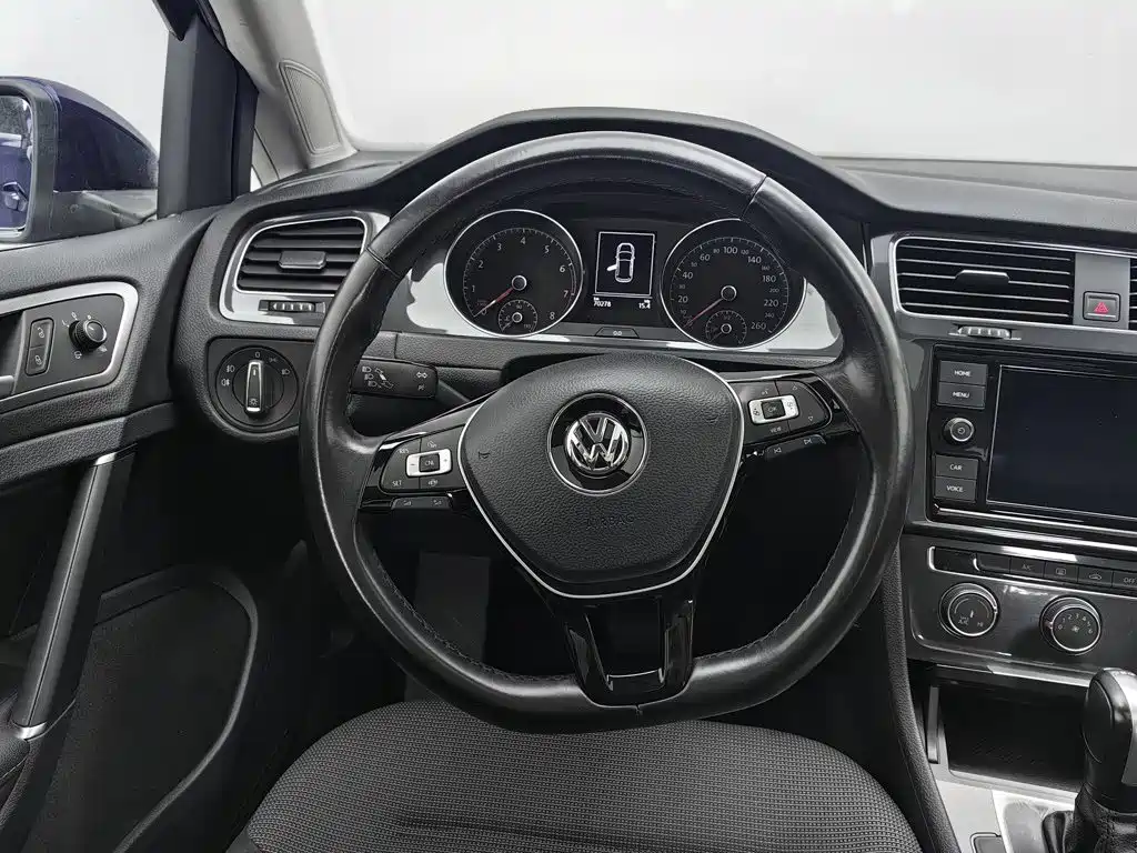 Volkswagen Golf — фото 11
