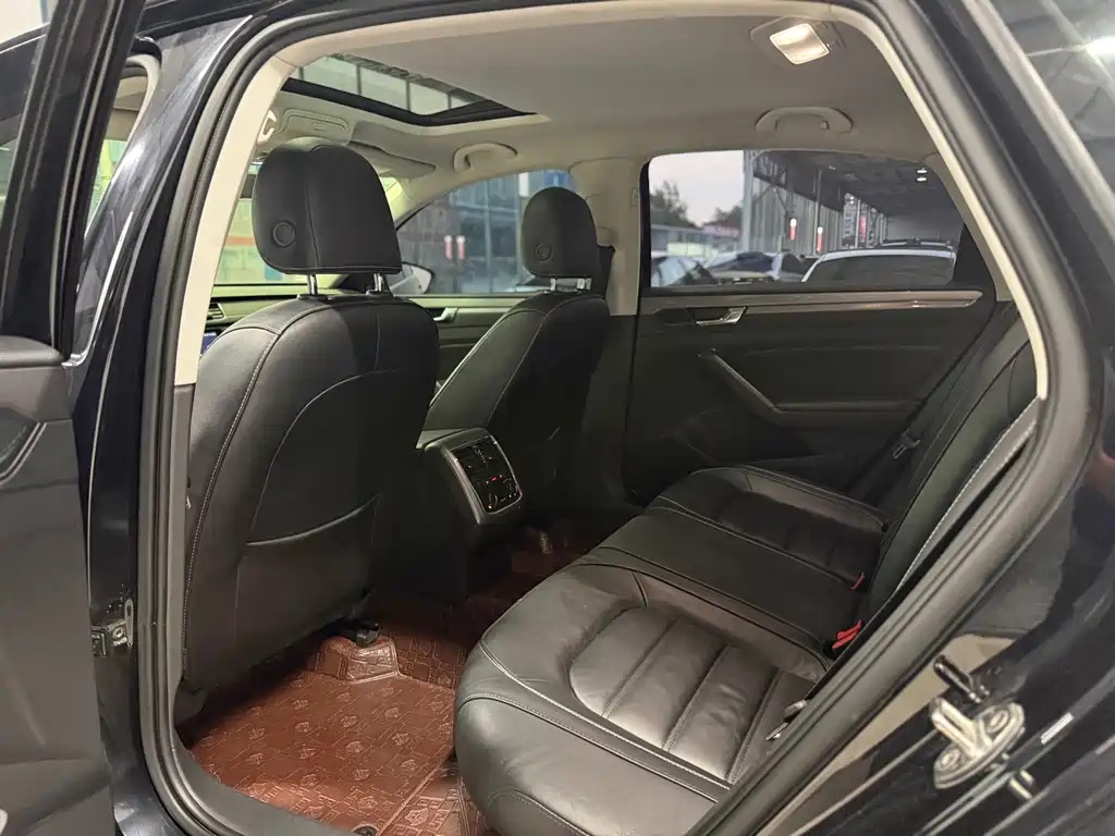 Volkswagen Passat — фото 6