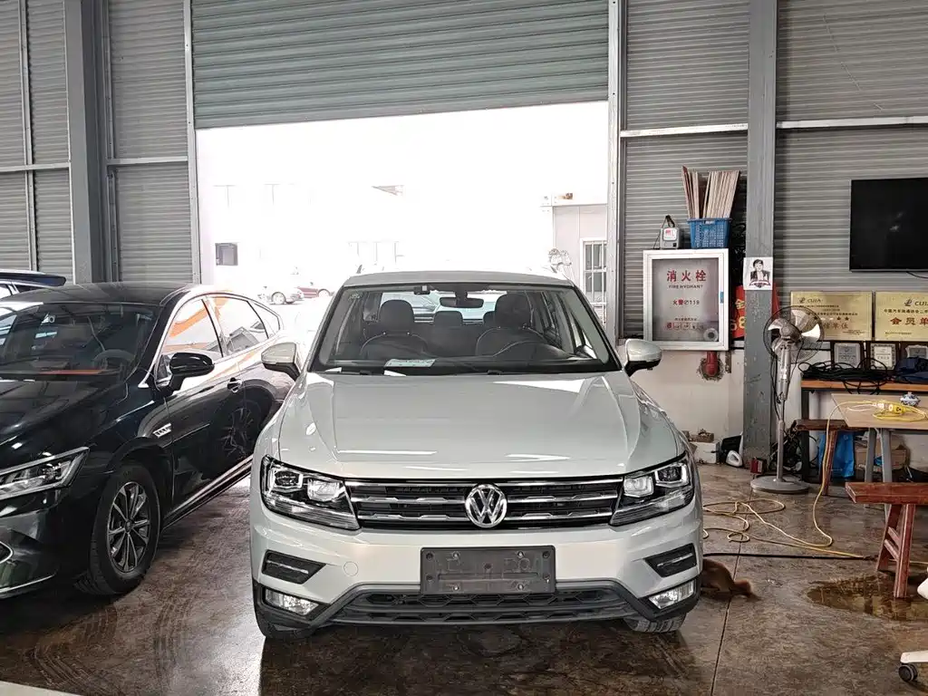 Volkswagen Tiguan L — фото 2