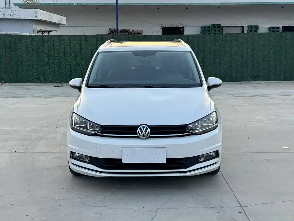 Volkswagen Touran — фото 2