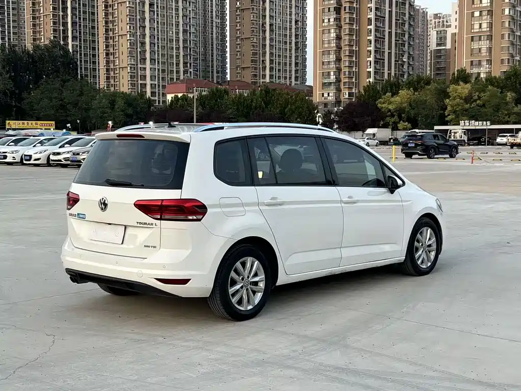 Volkswagen Touran — фото 4