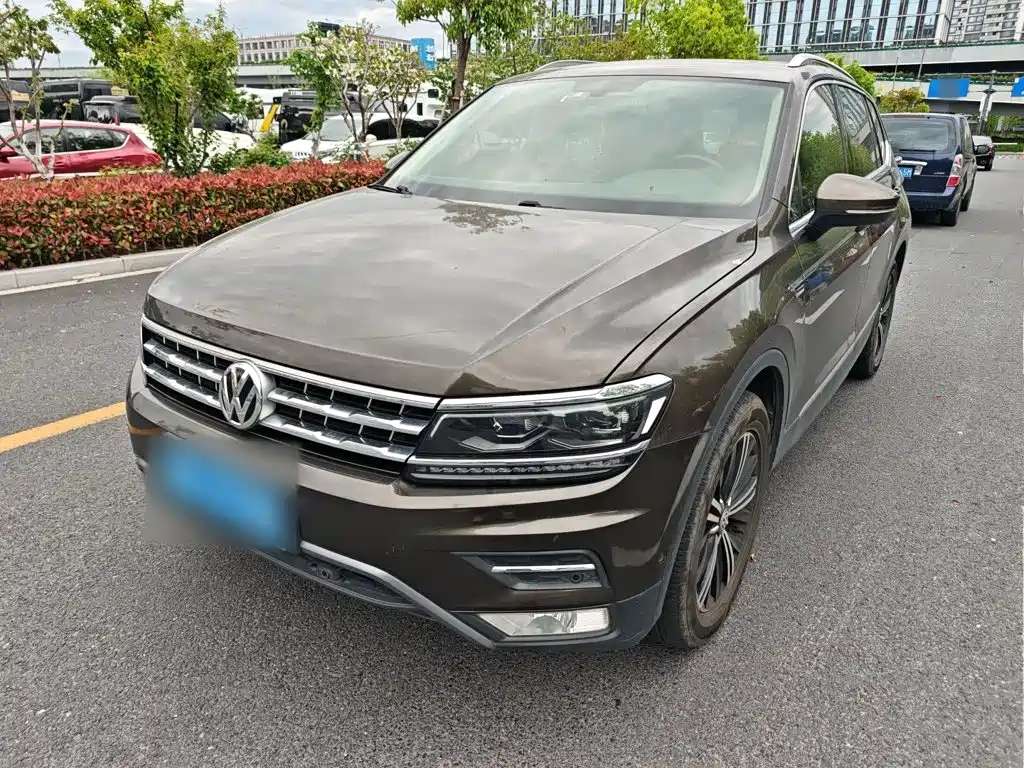 Volkswagen Tiguan L — фото 2