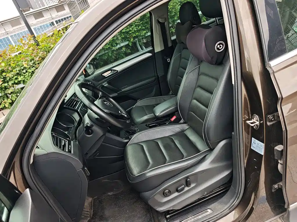 Volkswagen Tiguan L — фото 11