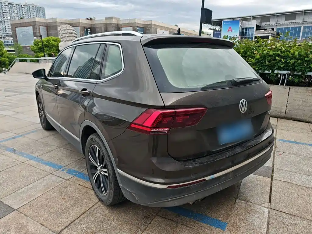 Volkswagen Tiguan L — фото 21
