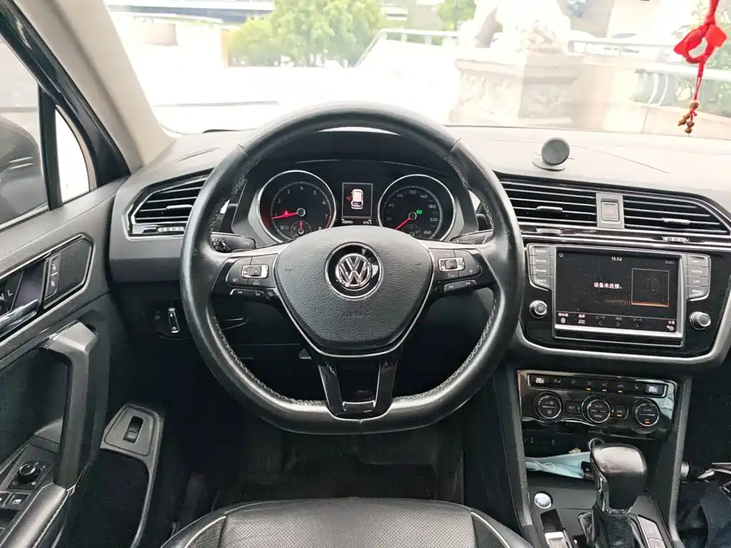 Volkswagen Tiguan L — фото 7