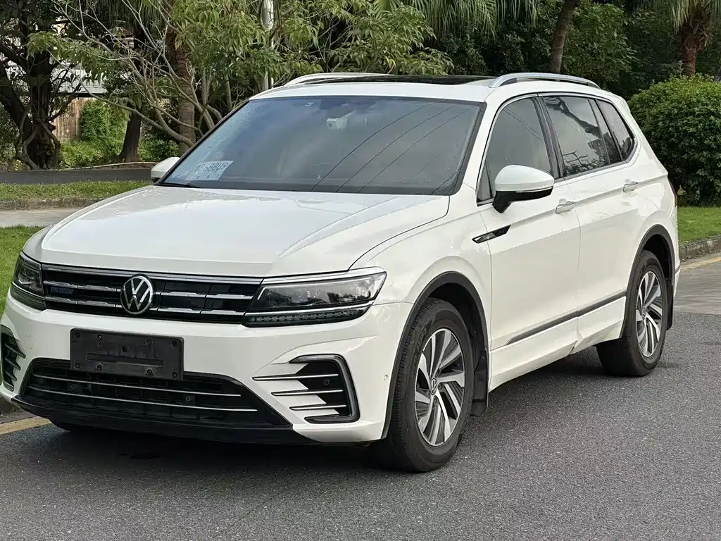 Volkswagen Tiguan L PHEV — фото 2
