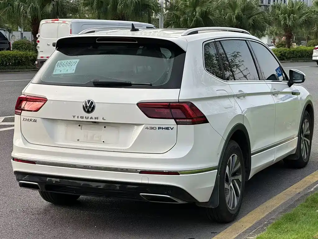 Volkswagen Tiguan L PHEV — фото 7