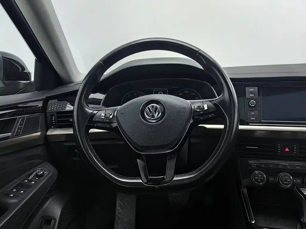 Volkswagen Passat — фото 11