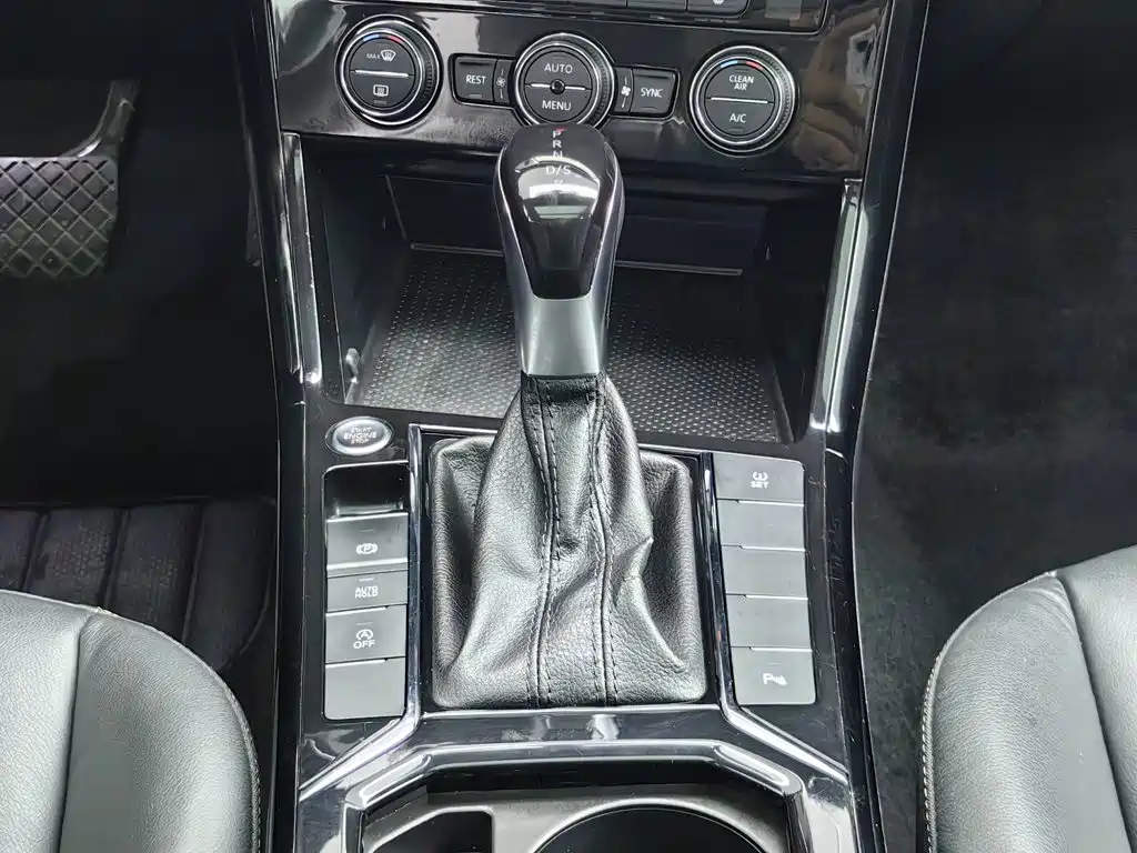 Volkswagen Passat — фото 13