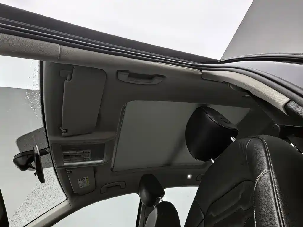 Volkswagen Passat — фото 14