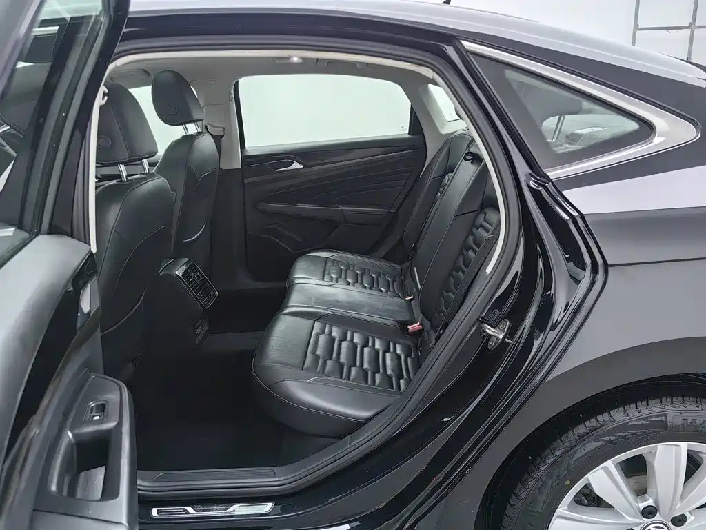 Volkswagen Passat — фото 15