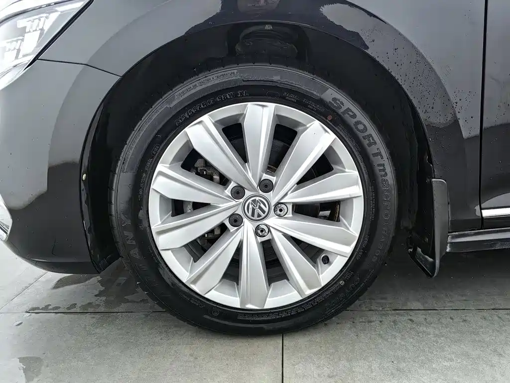 Volkswagen Passat — фото 17