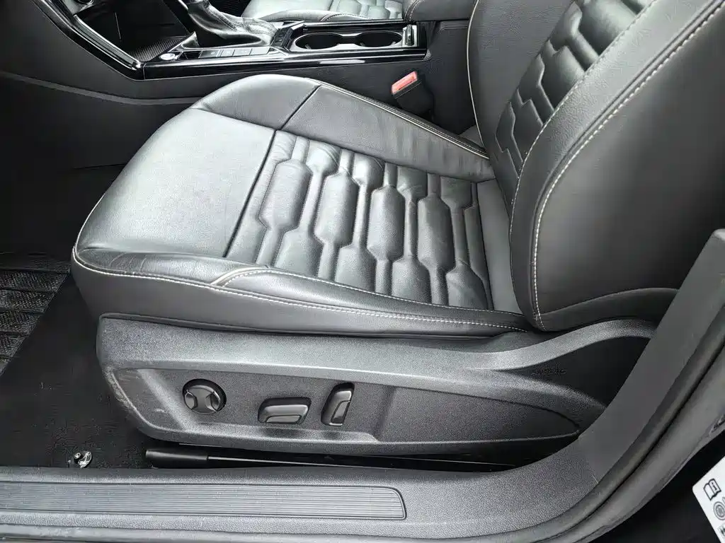 Volkswagen Passat — фото 20