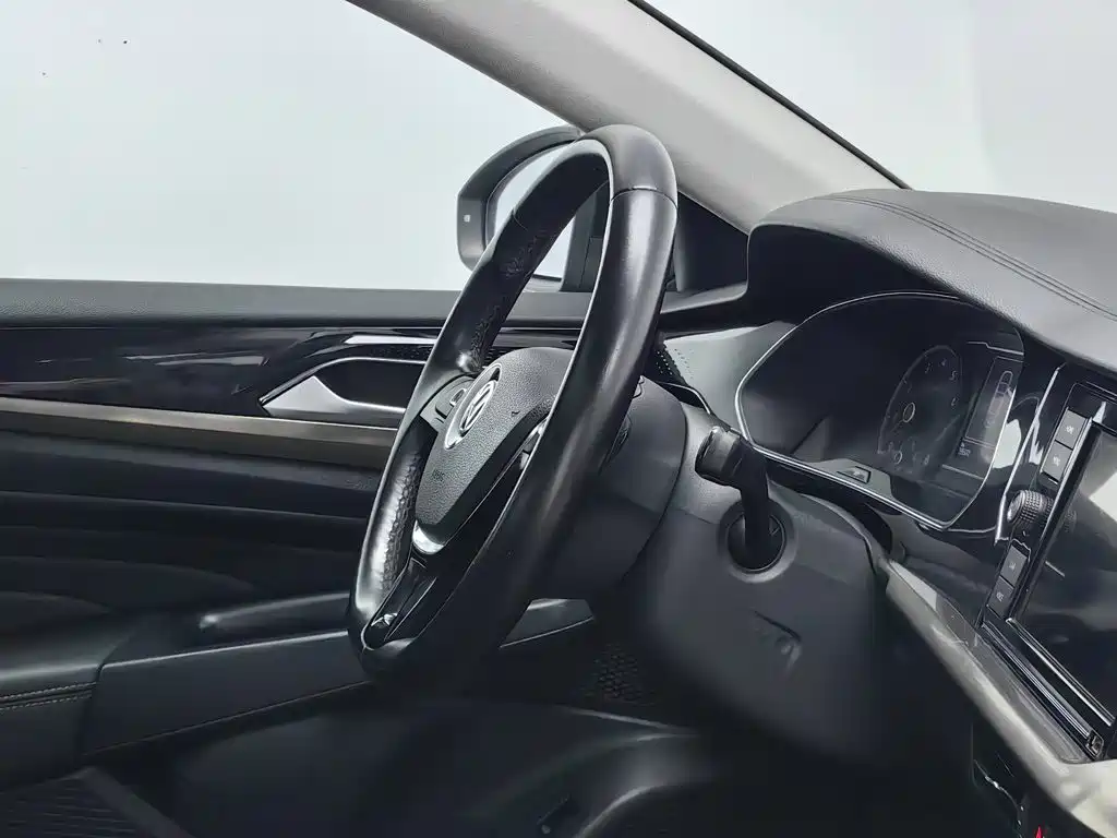 Volkswagen Passat — фото 22