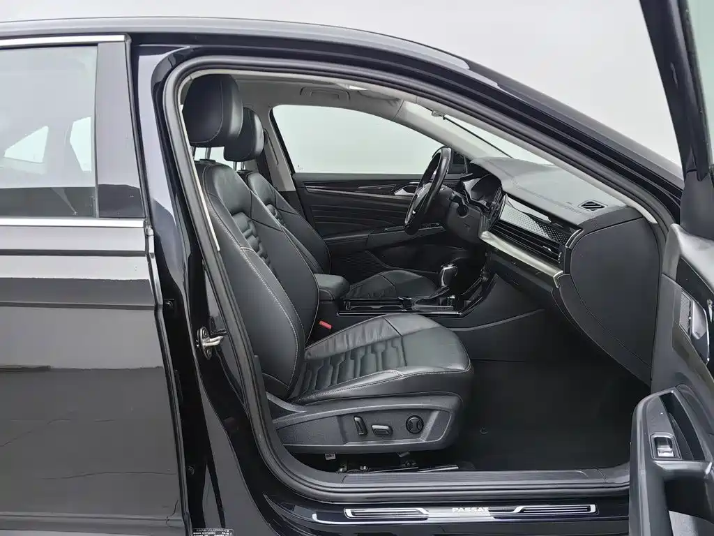 Volkswagen Passat — фото 23