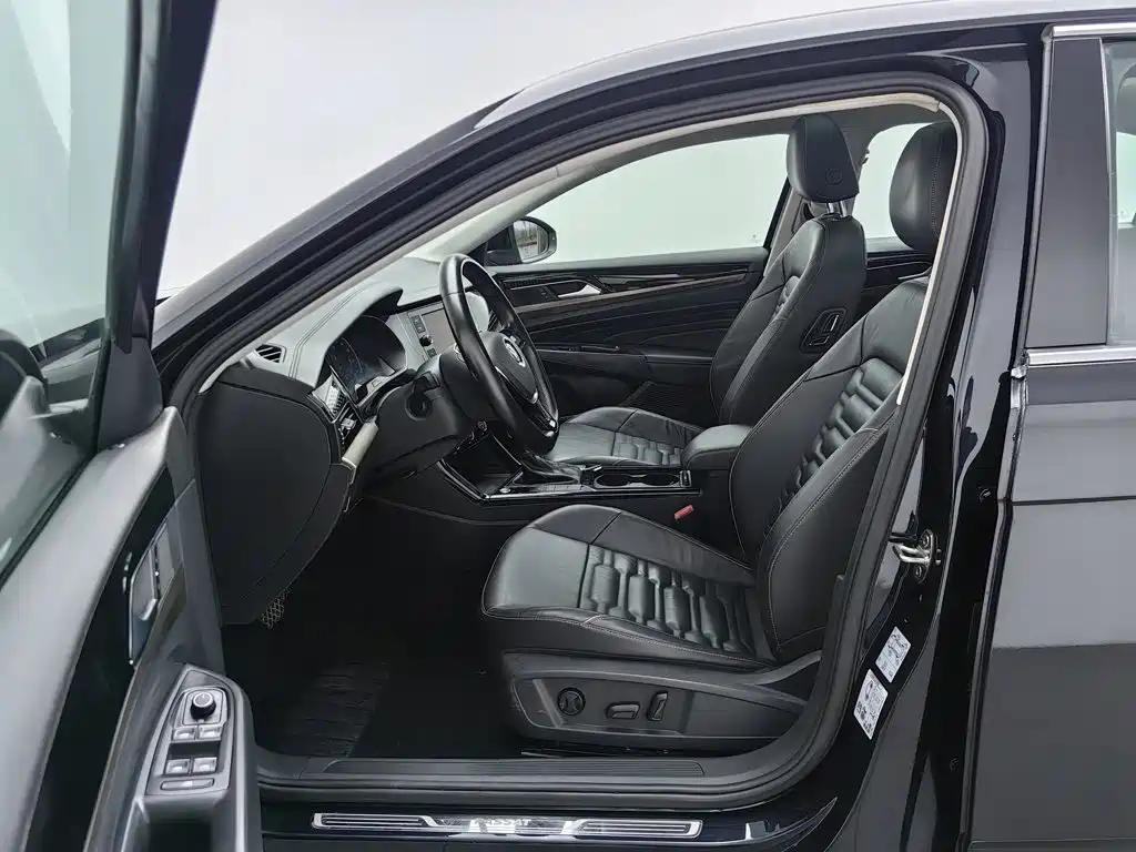 Volkswagen Passat — фото 10