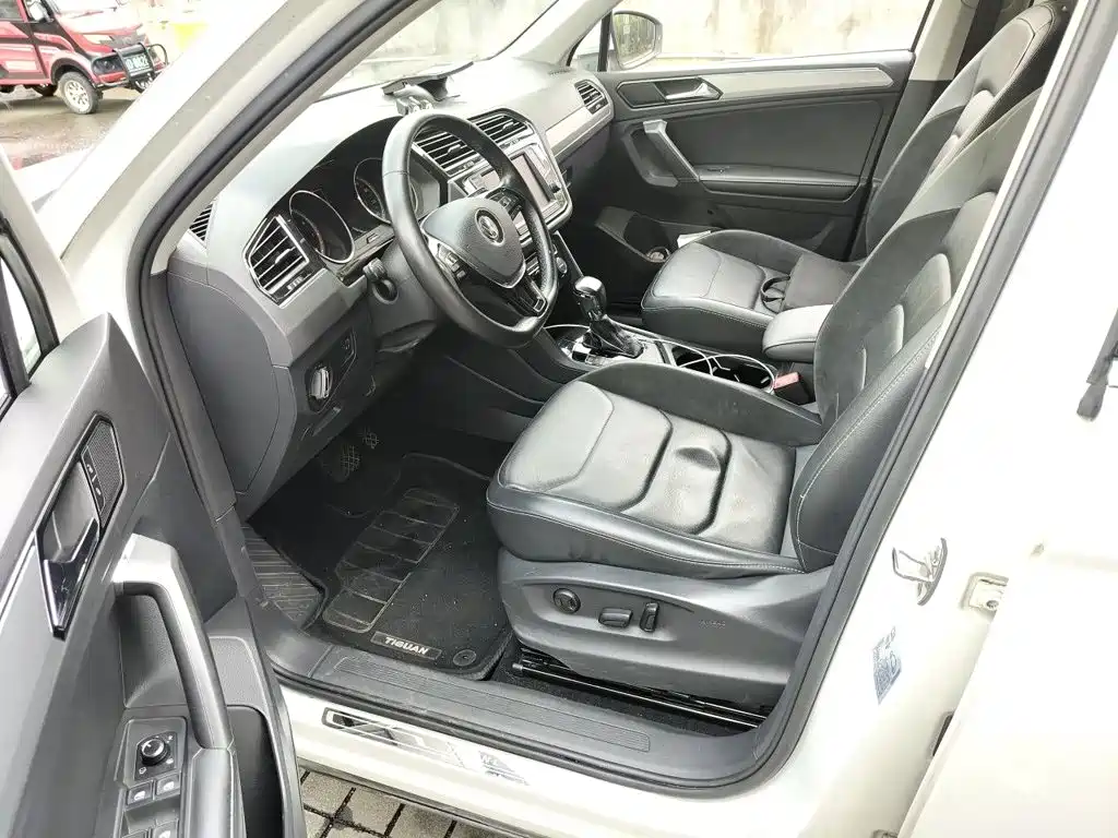Volkswagen Tiguan L — фото 8