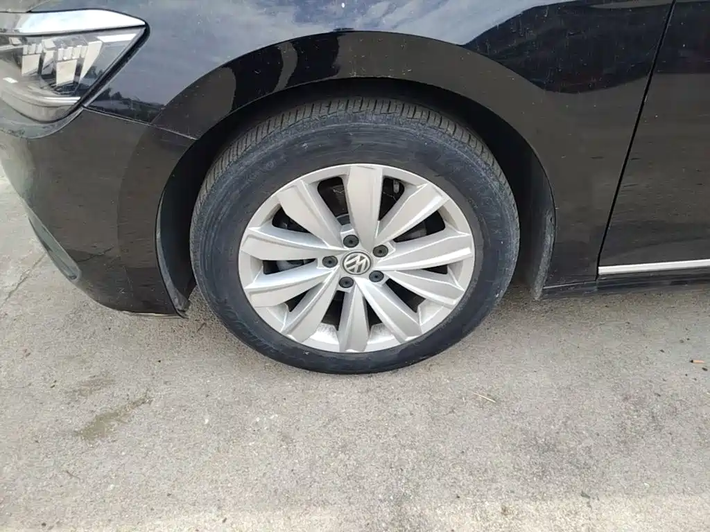 Volkswagen Passat — фото 23