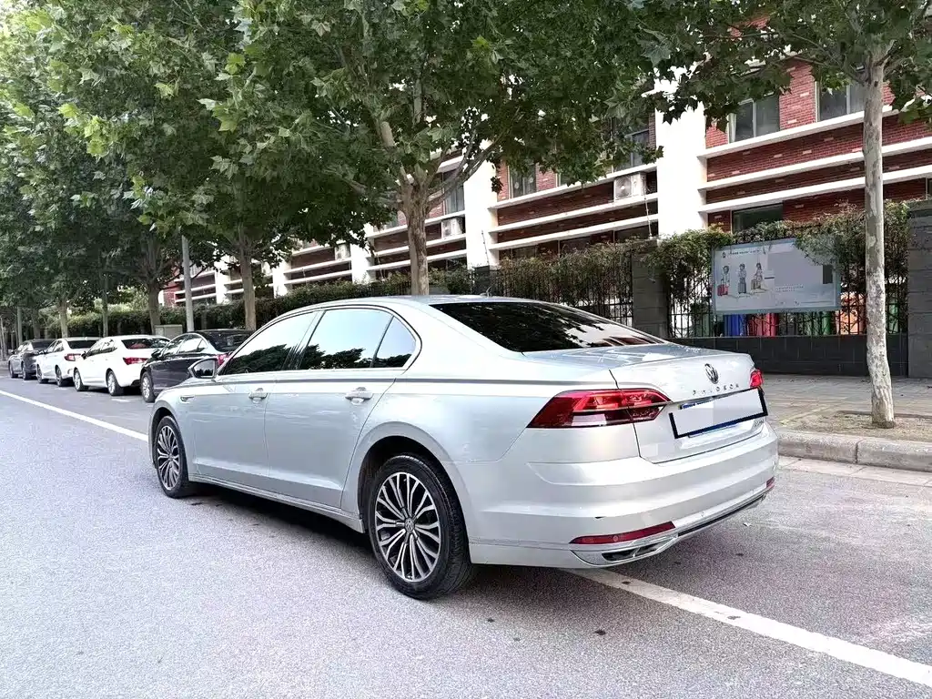 Volkswagen Phideon — фото 3