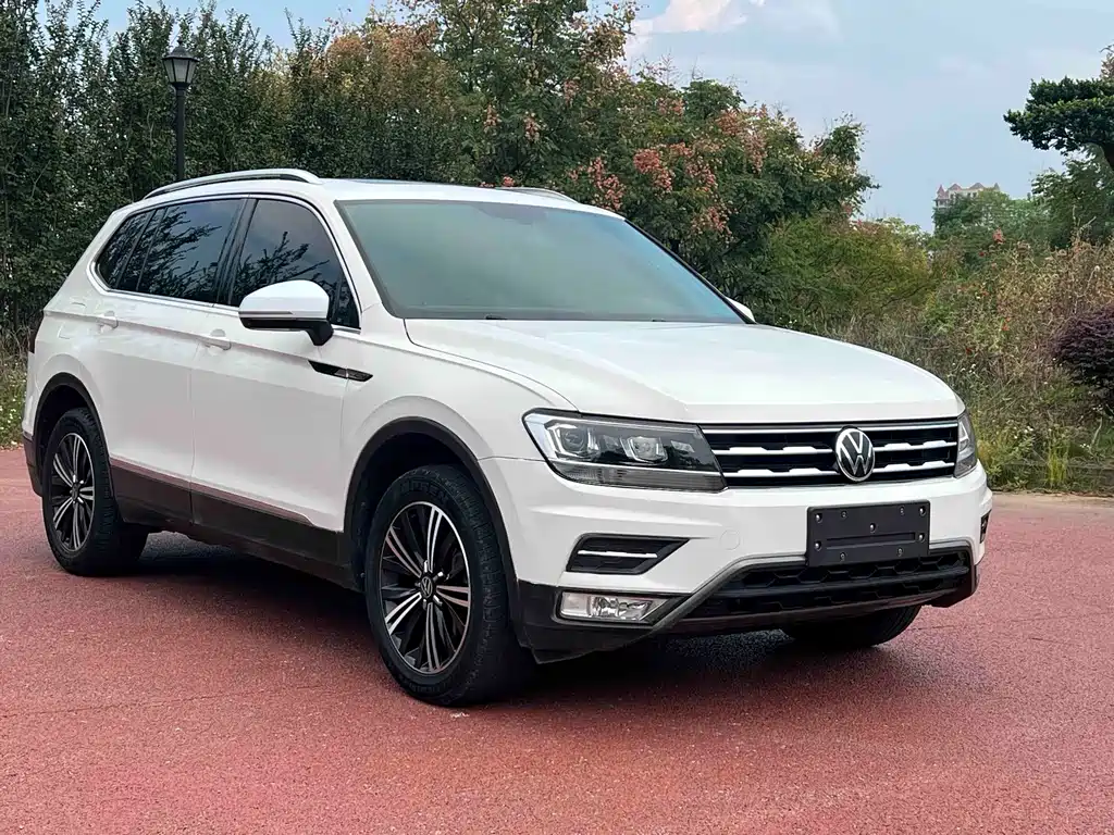 Volkswagen Tiguan L — фото 3