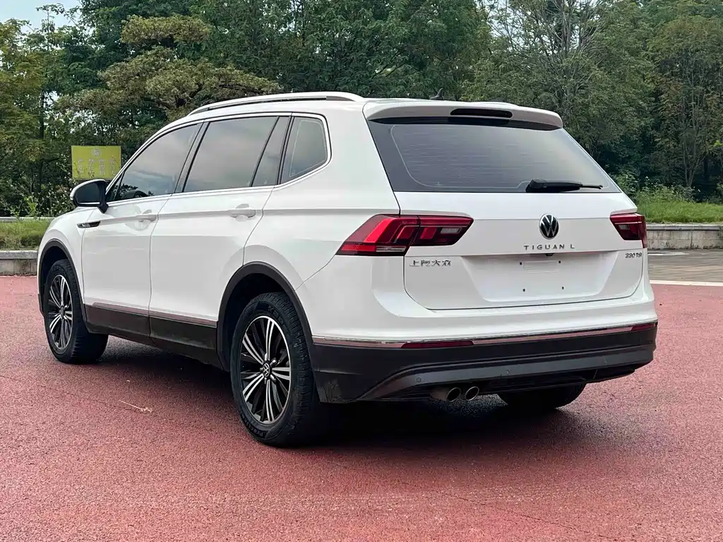 Volkswagen Tiguan L — фото 4