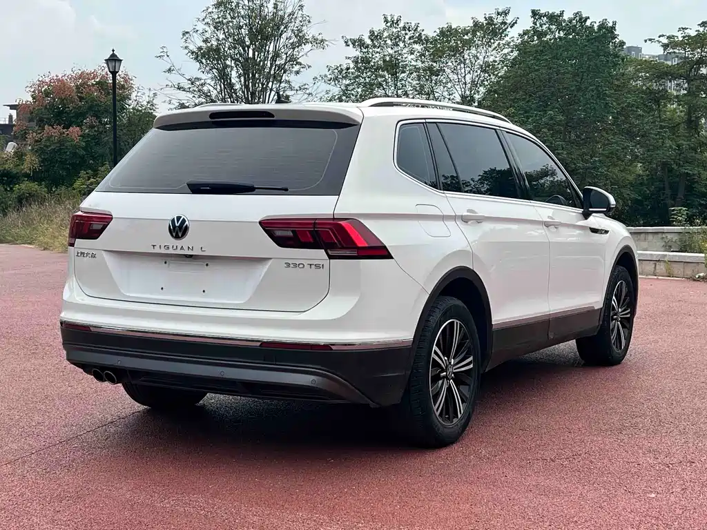 Volkswagen Tiguan L — фото 6