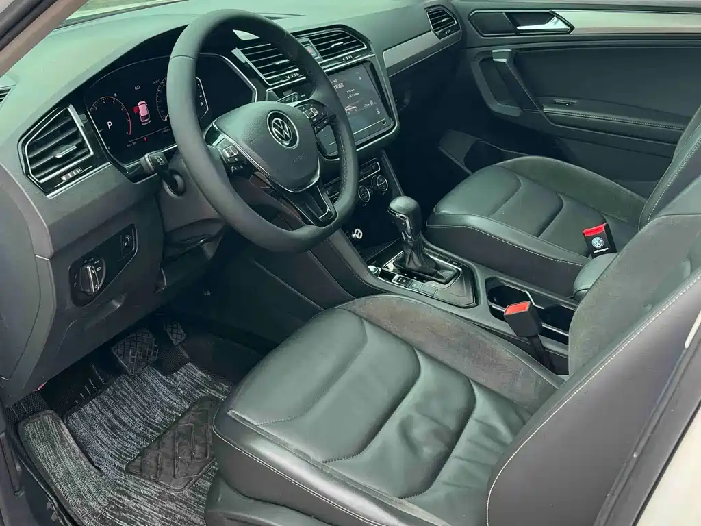 Volkswagen Tiguan L — фото 7