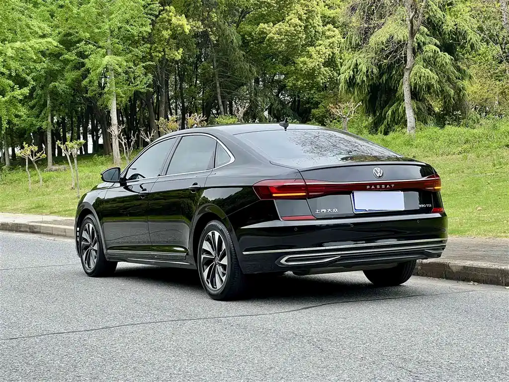 Volkswagen Passat — фото 6