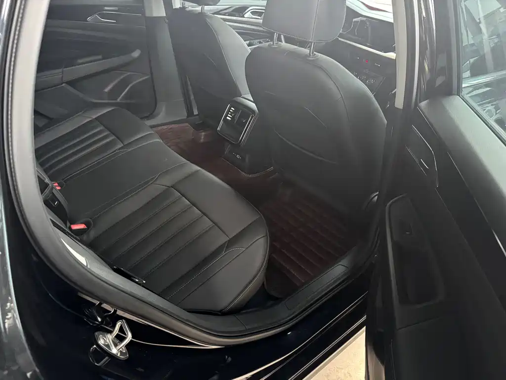 Volkswagen Passat — фото 9