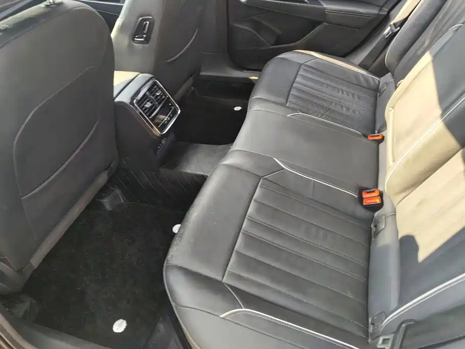 Volkswagen Passat — фото 11