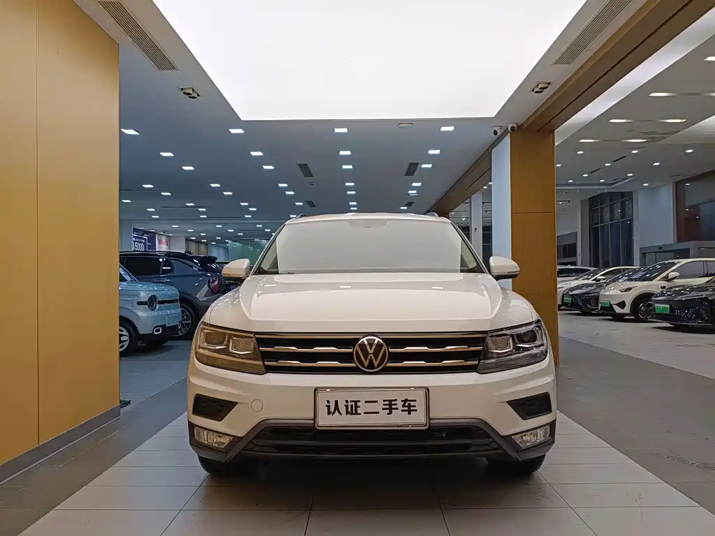 Volkswagen Tiguan L — фото 3