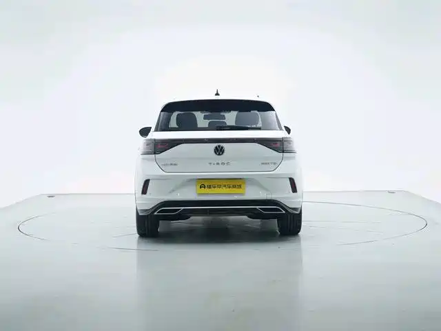 Volkswagen T-Roc — фото 6