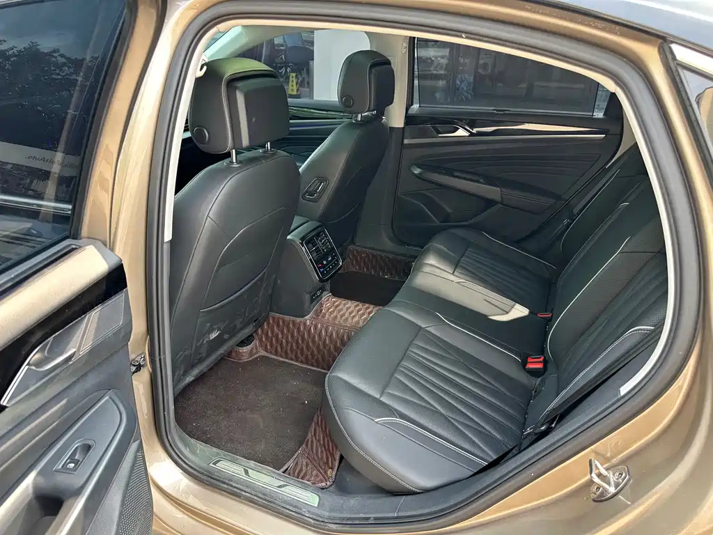 Volkswagen Passat — фото 14