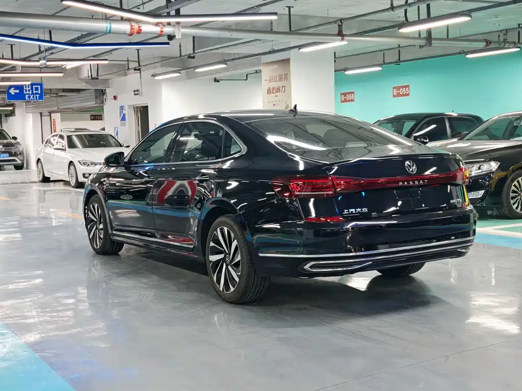 Volkswagen Passat — фото 17