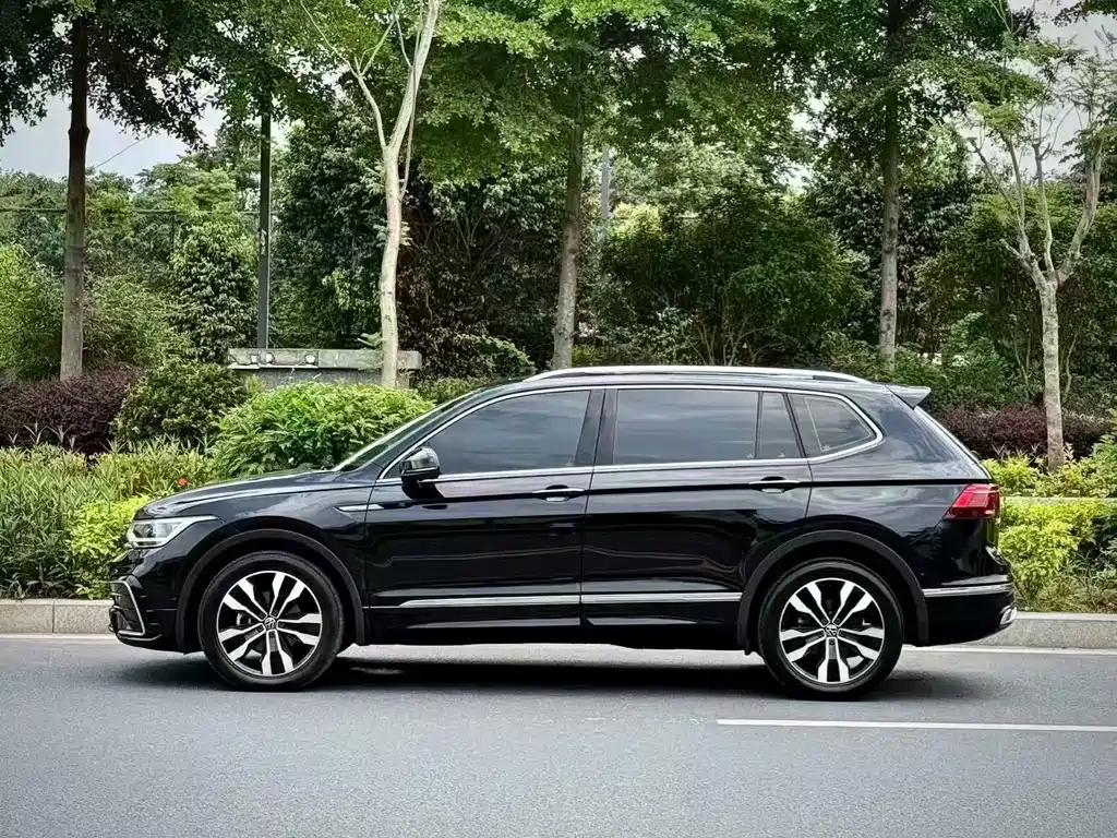 Volkswagen Tiguan L — фото 3