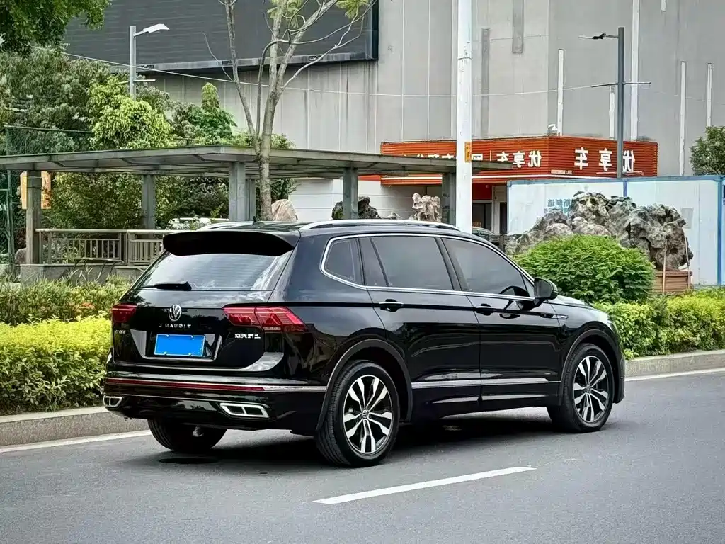 Volkswagen Tiguan L — фото 5