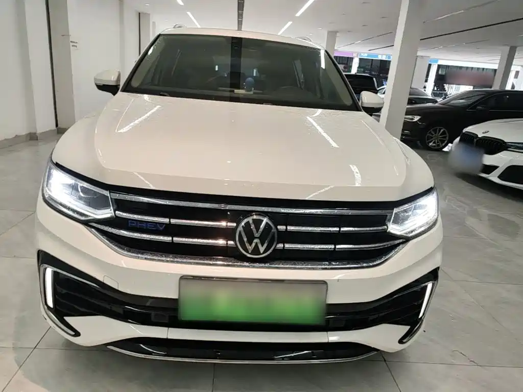 Volkswagen Tiguan L PHEV — фото 3