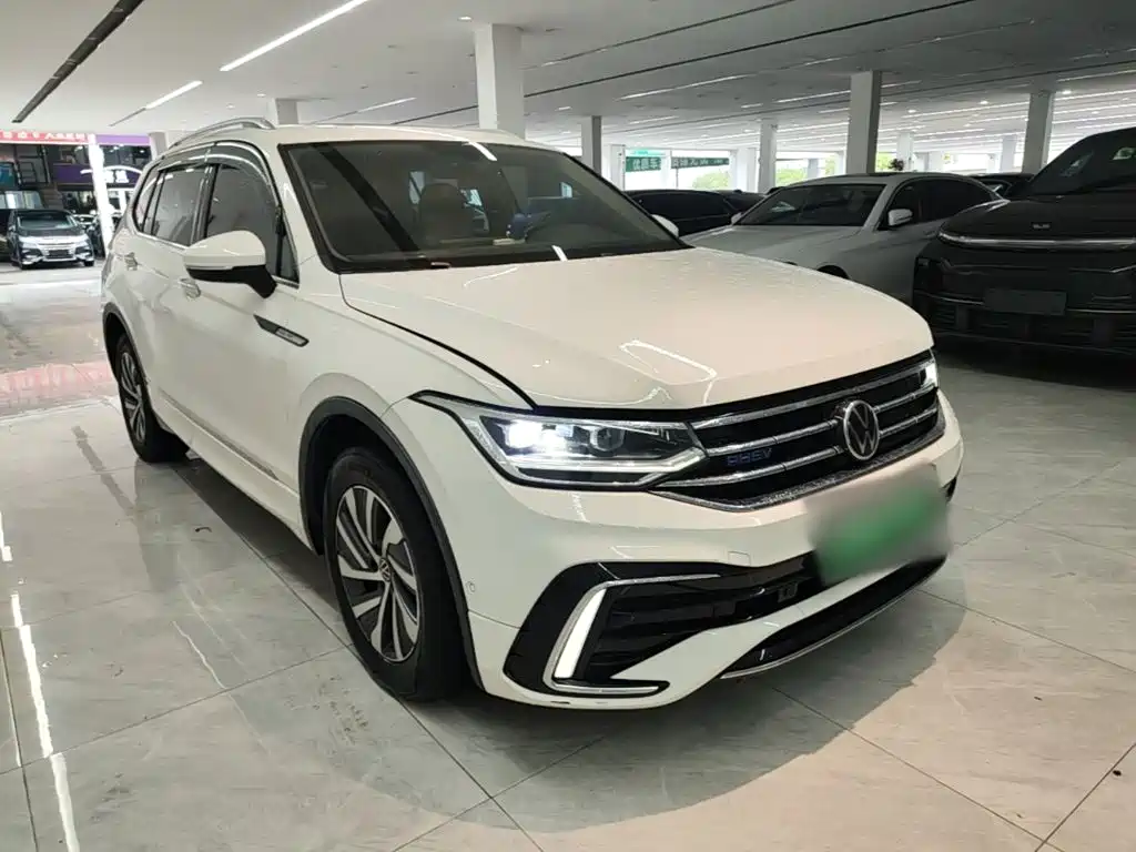 Volkswagen Tiguan L PHEV — фото 22