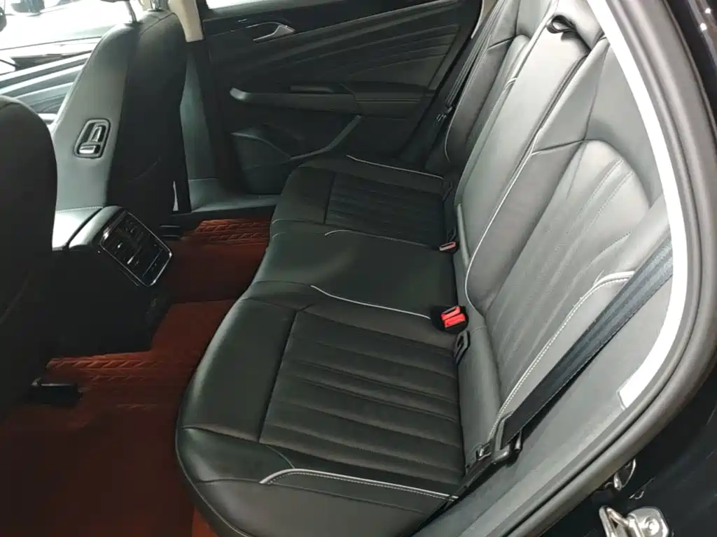 Volkswagen Passat — фото 17