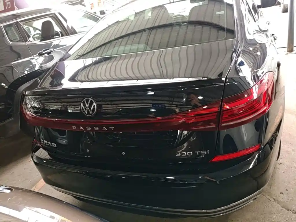 Volkswagen Passat — фото 6