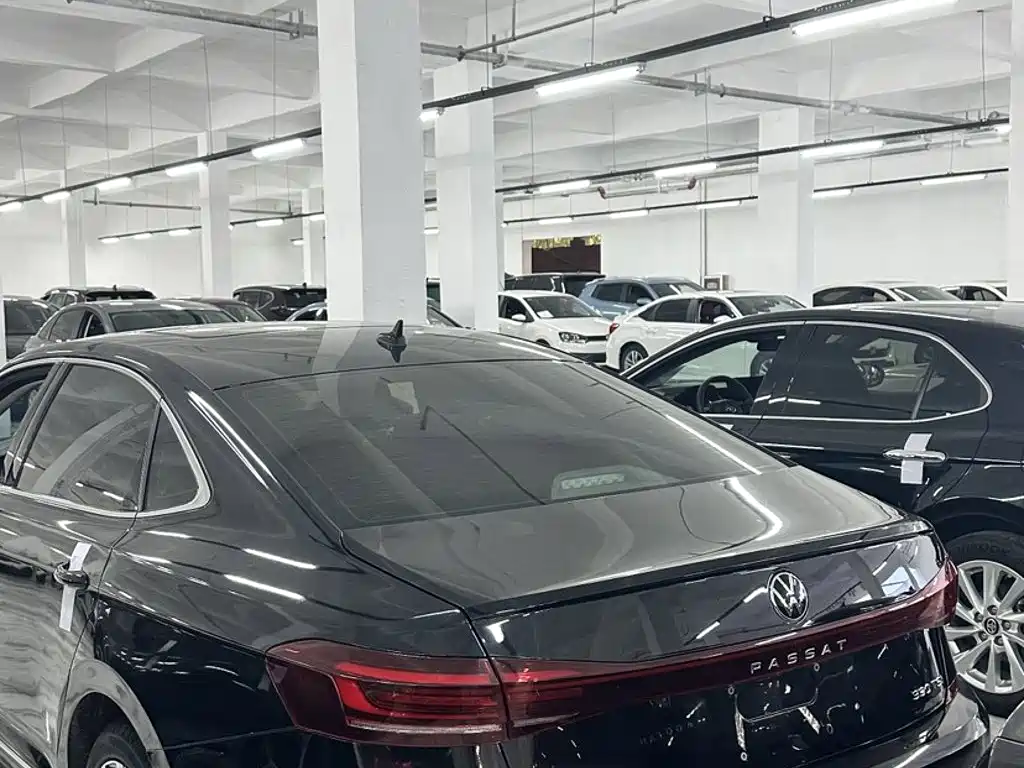 Volkswagen Passat — фото 14