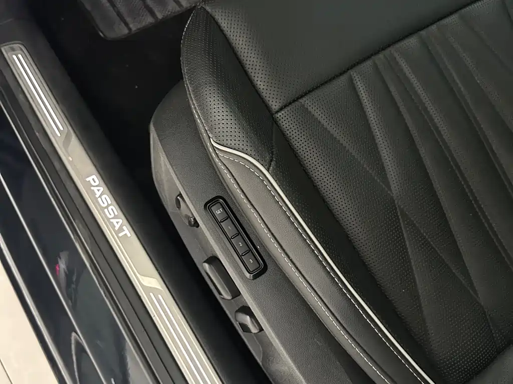 Volkswagen Passat — фото 11
