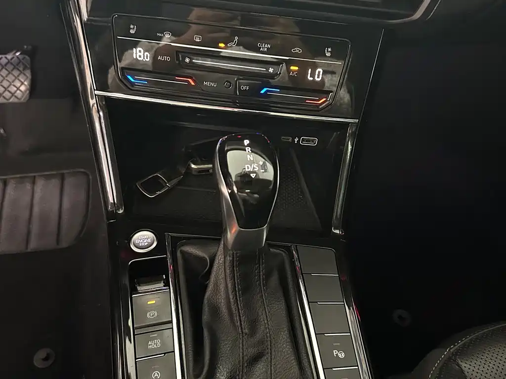 Volkswagen Passat — фото 14
