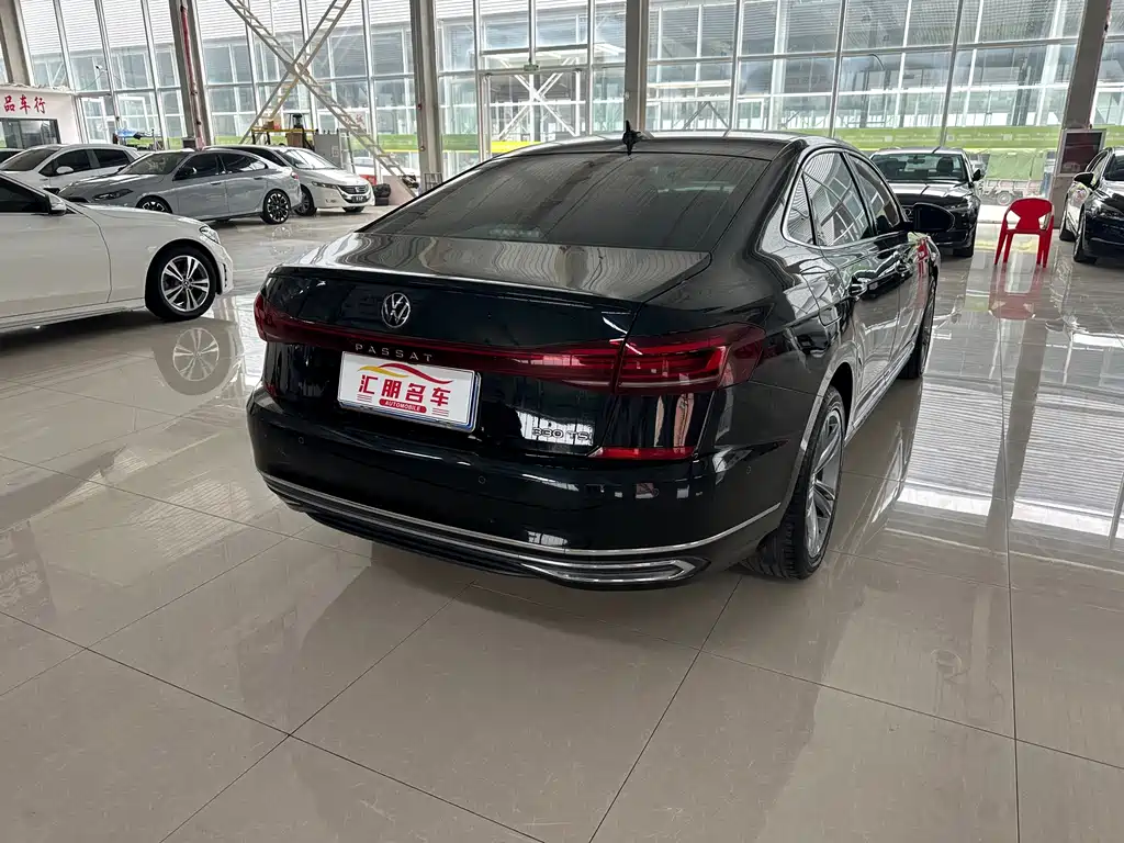 Volkswagen Passat — фото 17