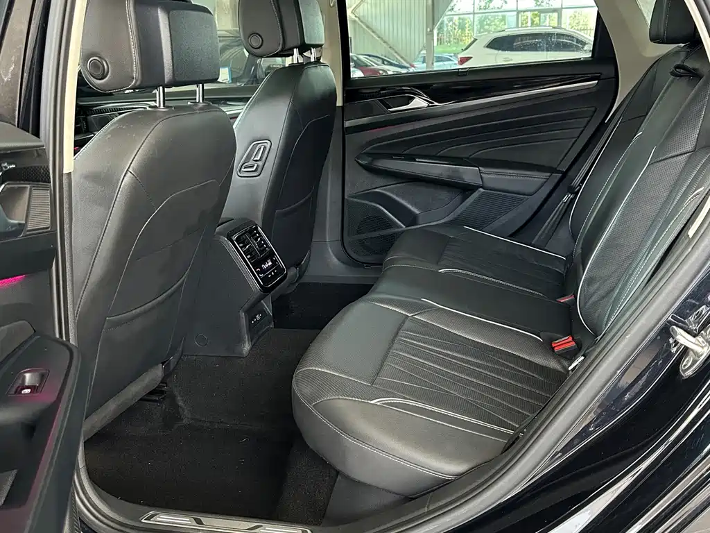 Volkswagen Passat — фото 6