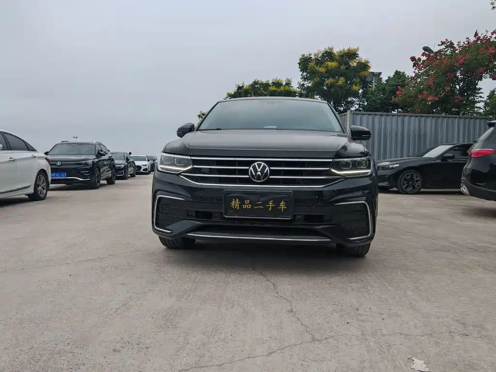 Volkswagen Tiguan L — фото 2