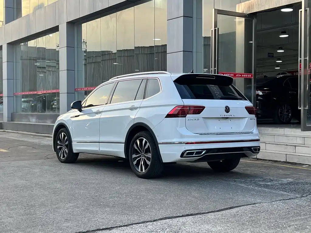 Volkswagen Tiguan L — фото 4