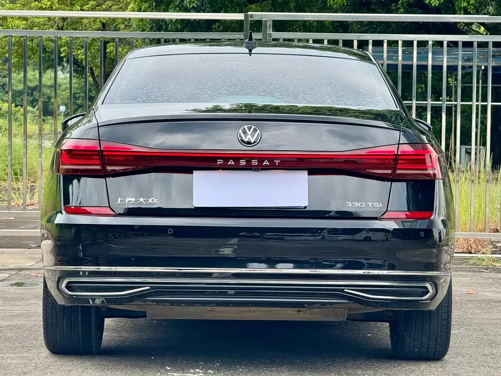 Volkswagen Passat — фото 17