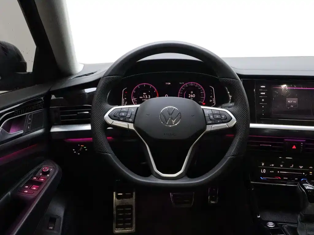 Volkswagen Passat — фото 15